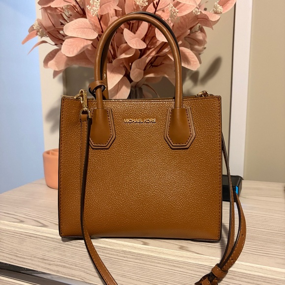 Michael Kors Medium Mercer Luggage - Picture 1 of 3